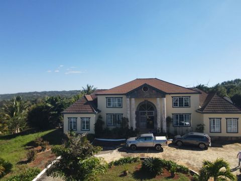 Escape to tranquility in this stunning 5-bedroom home nestled in the picturesque hills of Malvern, St. Elizabeth. Boasting breathtaking views and this property is a true gem waiting to be discovered! Key Features: ????? 5 spacious bedrooms for ultima...