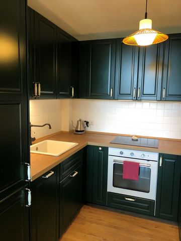 your chance for hassle free living - WARM RENT (no other cost, all Heat, Water, Power, Internet, TV, Parking included). Beautiful, fully furnished 2 bedroom apartment is available now. Waiting for you is an apartment only minutes walk from the Walldo...