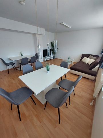 Multi-bed room with newly equipped appliances such as coffee machine, washing machine, microwave, TV, high-speed internet and new beds. The location is on the Ölberg in Klosterneuburg, right in the countryside with plenty of free parking. There are 2...