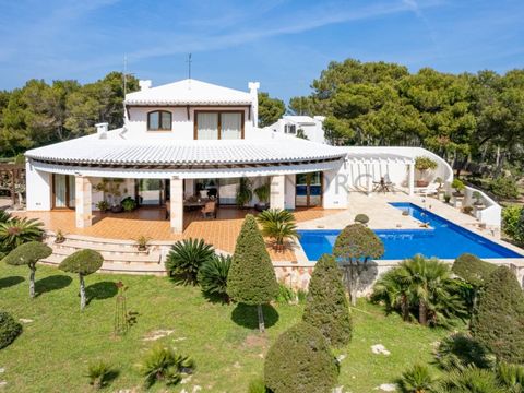 Superb chalet in the exclusive Cala Morell residential area. Nestled at the end of a wonderfully quiet street, this 2,400 m² plot enjoys unparalleled privacy, set apart and surrounded by woodland and nature that can be appreciated from nearly every r...