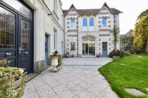 Belle demeure familiale de 300 m2 sur une parcelle de 600 m2 située dans le centre de CHALONNES SUR LOIRE (49)