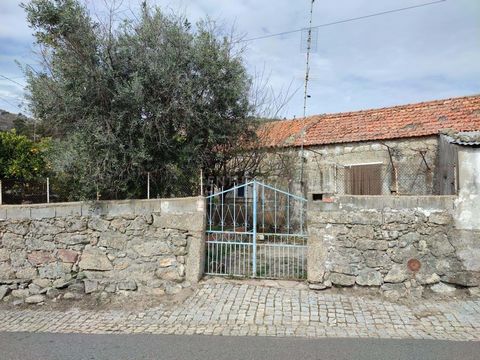 Stone house T2, located in Cidral with a wonderful view over Monsanto. House needs some works, consisting of a kitchen with fireplace, a living room with access to the two bedrooms and a bathroom. Next to it is a warehouse with an area of 45m2, divid...