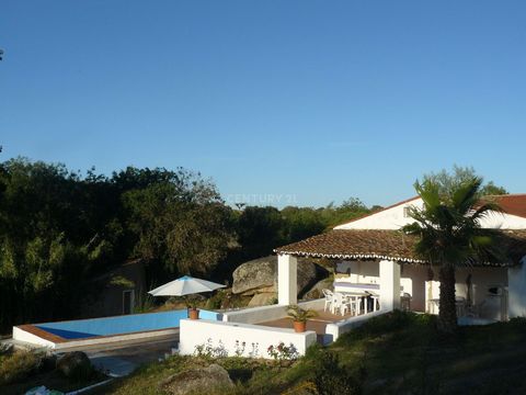 Typical Alentejo windmill, with 3 houses, swimming pool and rural tourism license Group of medieval windmills in an ecological environment (inserted in the historical archive of Évora), with water of magnificent quality (well and spring), among cistu...