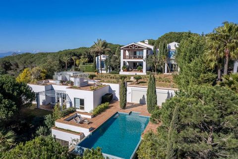 Sol Invictus is a unique, elegant luxury residence, set on a private, elevated plot, within the sought after secure/gated area of La Reserva – Sotogrande. Built for the exisiting owners, on the most elevated plot within La Reserva-Sotogrande, this su...
