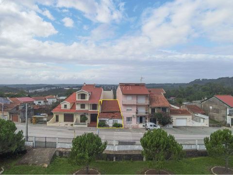 3 bedroom townhouse, to be rebuilt, in Adões, with a gross construction area of 112 m2 and with the possibility of going up 2 more floors, according to the PDM, getting a total of 3 floors. The house is already undergoing some improvements. It has an...