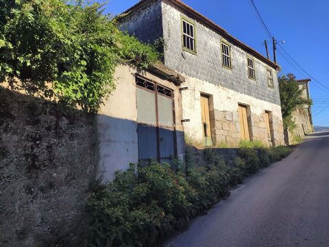 La villa est située sur un terrain à bâtir à la place de Lages, à proximité du centre de Santa Marinha do Zêzere, de la municipalité de Baião et du district de Porto. Il est situé au début de la région viticole du Haut-Douro, classée par l’UNESCO com...