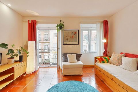 T1+1 Duplex refurbished and located on Rua de São Bento, next to the Assembly of the Republic, in one of the most emblematic streets of Lisbon, 500 meters from the Rato metro station. The property is equipped and furnished. It is located in an area a...