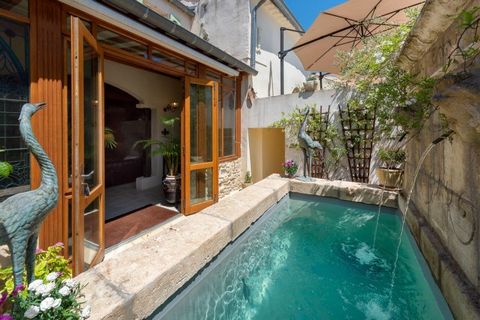 Are you looking for authenticity, history and well-being? If so you may have just found the house of your dreams with this superb stone property renovated in 2008 , using high-end materials, such as doors and accessories from the famous Savoy Hotel i...
