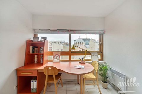 Spécial investisseur, studio meublé loué dans une résidence étudiante avec ascenseur composé d'une kitchinette équipée, d'une salle d'eau avec douche et lavabo avec WC, d'un séjour située au coeur de Paris dans le 14ème arrondissement, à proximité de...