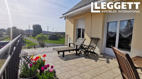 A27161JHK56 - This sun-trap of a house is set in a lovely location within walking distance of the popular village of Béganne, great for walking, cycling and messing about on the river, especially with Port Foleux just a short drive away and Arzal and...