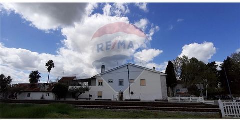 Description Excellent 3+1 bedroom housing unit , located at the entrance of this Alentejo village rich in history, just 90 minutes from Lisbon; It is developed mostly on the level of the 1st floor, with unobstructed areas, natural lighting and views ...