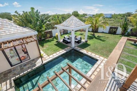 Sumptuous and modern, this villa located in a RES (Real Estate Scheme) residence to the north consists of 4 en-suite bedrooms, 1 office/library area, a gazebo that allows you to install a living room or outdoor relaxation area and a large swimming po...