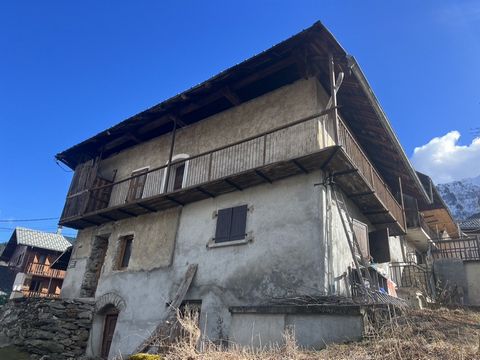 An exclusive to Activ'immo - Real estate transaction, In the heart of the village of Les Avanchers, village house offering great potential for renovation and development; The whole will need to be renovated. The building includes cellars on the groun...