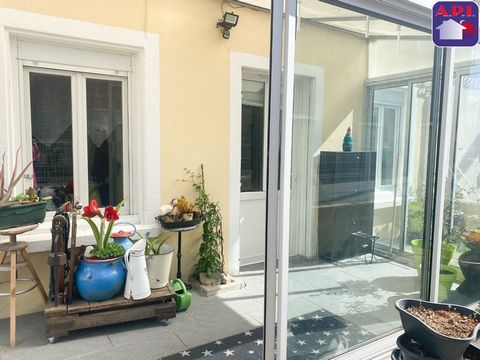 HOUSE WITH GARDEN, GARAGES AND WORKSHOP It is through a pleasant veranda facing south that you access the living room opening onto a new and equipped kitchen. The large laundry room, the bathroom and the toilet on the ground floor can very easily giv...