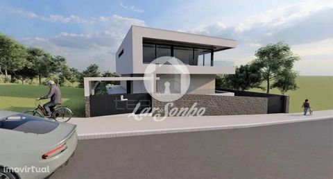 Land for construction w / 556 m2, located in residential area, good areas, ideal for construction of a villa with 4 fronts, good access. Excellent Opportunity! Mark your visit!