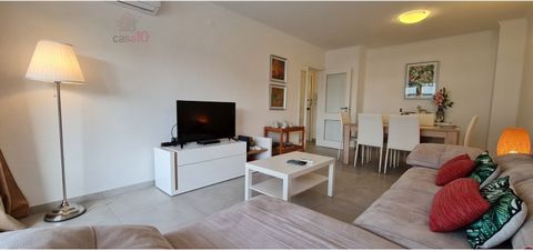 2 bedroom flat for rent in Vilamoura, Algarve Fantastic 2 bedroom flat, inserted in the Golf Mar building in the prestigious area of Vilamoura, in the Algarve. Consisting of a spacious living room, with a living area and dining space, with access to ...