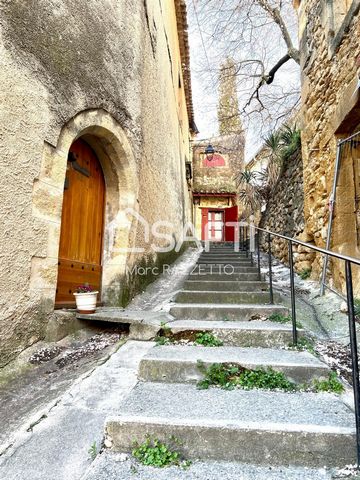 Située dans la charmante commune de JOUQUES, cette maison de village offre un cadre paisible et pittoresque, idéal pour les amoureux de la nature et de l'authenticité provençale. Jouissant d'une localisation stratégique dans le vieux centre, elle bén...