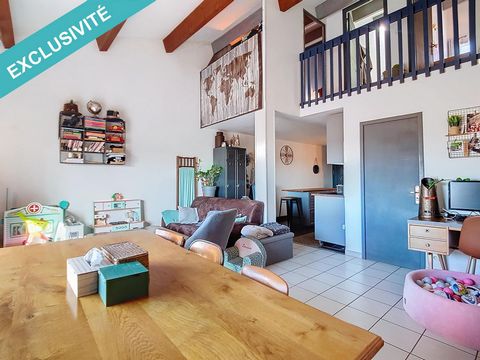 Exclusively, in a sought-after area of ??Portiragnes, 5 minutes walk from shops and services, 5 minutes drive from the beaches, I offer you this completely renovated 1992 house of 66m². On the ground floor, you will discover a semi-open living room /...