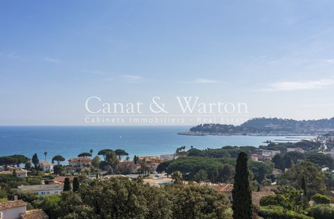 CANAT & WARTON Golfe de Saint Tropez, presents this villa in Cavalaire offering an exceptional and unique sea view of the bay of Cavalaire. Ideally located 350 meters from the beach & close to the town center in a highly sought-after private estate o...