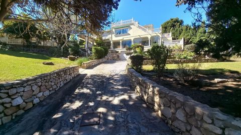 Located in Torrenueva. NEW TO THE MARKET! 4 bedroom, 4 bathroom villa located in Torrenueva, La Cala De Mias, with private pool and garden. We are delighted to bring to you this four bedroom four bathroom villa, set over two levels sitting on a large...