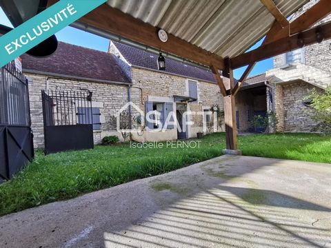 Located in Poilly-sur-Serein, this old house is nestled in the heart of a soothing rural environment, offering a haven of tranquility away from urban hustle and bustle. With its 405 m² of land, this property benefits from an outdoor terrace ideal for...