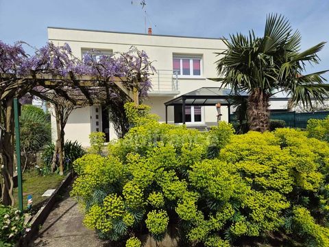 Dpt Charente Maritime (17), à vendre ROYAN Villa de 170 m² habitables environ sur terrain de 738 m²