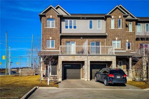 Introducing The Foresthill by DeSantis, a gorgeous, super spacious and immaculately cared-for freehold END UNIT townhouse in Stoney Creek Mountain. Just 7 years new! As an end unit, it operates like a semi-detached and feels roomy on the outside too ...