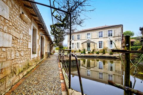 HollyHome est fière de vous amener à Saint-Maigrin, commune située à 18 min de Jonzac et à 40 min d'Angoulême, pour vous faire découvrir une splendide propriété d'environ 790m2 sur une parcelle de 2 hectares. C'est un ancien moulin à eau du 16ème siè...