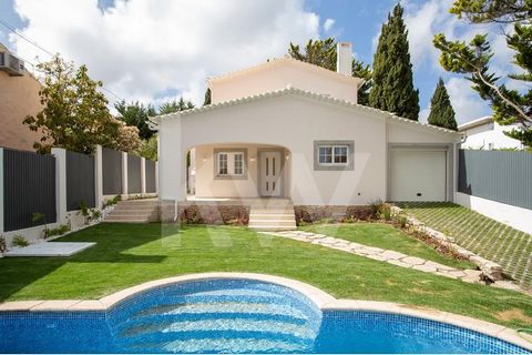 Charming 3-bedroom villa with guest house, garden and garage, completely refurbished with fine materials, in the heart of Linhó, Sintra.  Comprising: Entrance hall with guest toilet, fully equipped kitchen with smeg appliances and connection to the g...