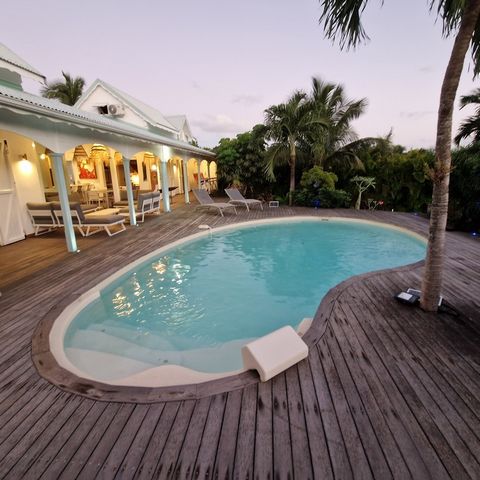 Grande villa traditionnelle 6 CH 6 SDE avec piscine sur 1065 m² de terrain