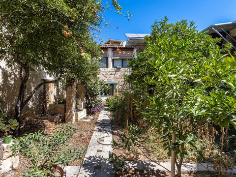 Authentic and charming The prestigious village of Balzan one of the three old villages together with Lija and Attard replete with traditional residences nestled sweetly together is home to this charming three hundred and fifty year old House of Chara...
