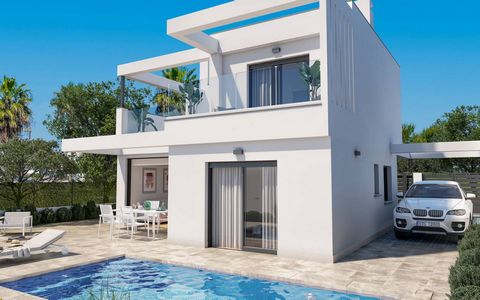 Frontline Golf Villa in Roda, Costa Cálida A luxury home with a private pool and parking space within the plot. The villa has a terrace area on the ground floor and 2 terraces on the first floor, which allows you to enjoy all hours of sunshine, every...