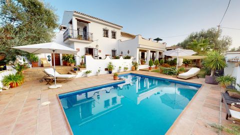 We present this authentic, completely renovated cortijo, surrounded by olive groves. It received several awards for their service, their attention and the charm of this privileged enclave You have the possibilities to use it as various retreats. A B&...