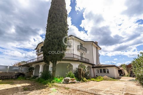 Coldwell Banker offers exclusively in one of the most beautiful and residential areas of San Cesareo, the sale of a prestigious semi-detached villa on three levels, completely above ground. The property is free in the deed and is spread over three fl...