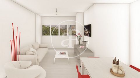 PISO EN VENTA DE 4 HABITACIONES FRENTE AL TURIA Wohnung möbliert von 119 m2 mit Ausblicke Im Großraum von Monteolivete, Valencia. Die Immobilie hat 4 Zimmer, 2 Bäder und Waschküche. Ref. VV2412011 Features: - Lift - Furnished - Balcony