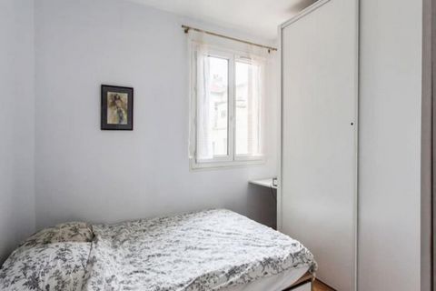 Dit charmante appartement, gelegen op slechts een steenworp afstand van de Carré d'Or, biedt een gezellig en licht toevluchtsoord voor maximaal 2 personen. Het appartement van 37 m² ligt op de 3e verdieping en is bereikbaar met een lift. Het beschikt...