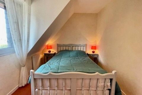 Diese 3-Zimmer-Maisonette-Wohnung, ca. 52 m², für 5 Personen befindet sich im 2. Stock, ohne Aufzug, Tür Nr. 30 in der Residenz „Bois d'Amour“. Es besteht aus: - Wohnzimmer mit TV, - ausgestatteter Küchenbereich (Elektroherd und Backofen, Mikrowelle,...