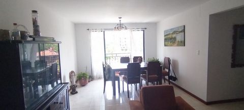 VENDO CASA externa Barrio Caney 3 pisos ,270 mtrs unifamiliar ,distribuidos de la siguiente forma 1 planta ,,sala , comedor ,parqueadero interno ,cocina tradicional ,una habitación del servicio ,patio y baño completo ,2 piso sala de tv o hall de habi...