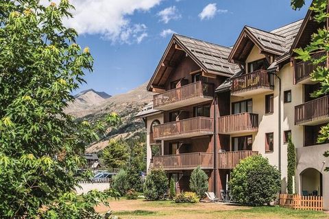 Gelegen in Serre-Chevalier 1400, ligt de residentie L'Alpaga in het hart van een aangelegde tuin, op minder dan 50 meter van de winkels met het winkelcentrum Pré Long (met supermarkt, bars, restaurants, kledingwinkels). sport, huisartsen, apotheek) m...