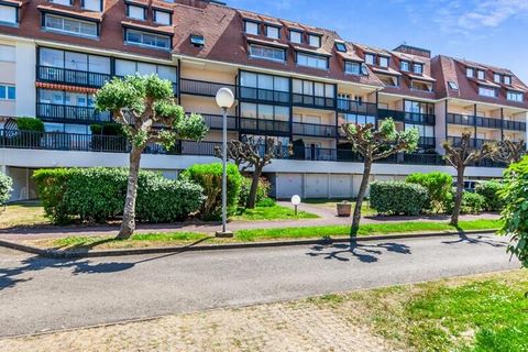 In una residenza tranquilla a Villers-sur-Mer, vicino alla spiaggia, questo splendido appartamento può ospitare 2 persone. Vicino ai trasporti e ai negozi, non ti mancherà nulla per goderti la Côte Fleurie e l'aria di mare! Questo tranquillo appartam...