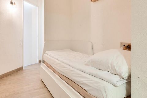 Dieses charmante Apartment liegt nur wenige Schritte vom Strand entfernt und bietet einen modernen und gemütlichen Rückzugsort, ideal für Familien oder Paare. Die Unterkunft umfasst ein Schlafzimmer mit einem Doppelbett, einen Kabinenbereich mit eine...