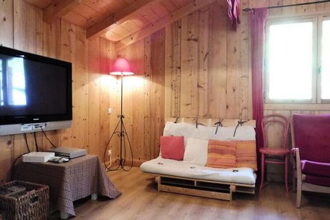 This spacious wooden chalet offers comfortable accommodation for large groups. It features three bedrooms with double beds, one bedroom with two single beds, and a mezzanine with a sofa bed and two additional single beds. Bed linen and bathroom linen...