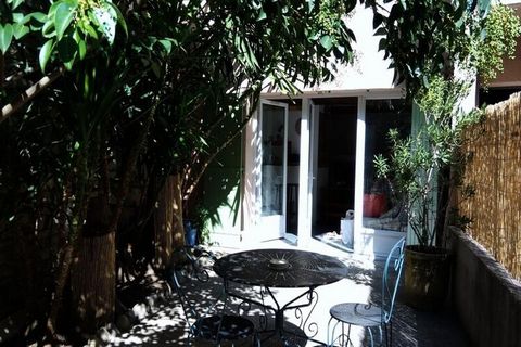 Prachtige studio met JARDIN situé à Avignon. ArrayNous biedt een enorme levensvreugde in een notre charmante studio met JARDIN op het stadscentrum. Le logement conviendra parfaitement pour un toeristisch verblijf, ideaal voor 2 personen. Il est situé...