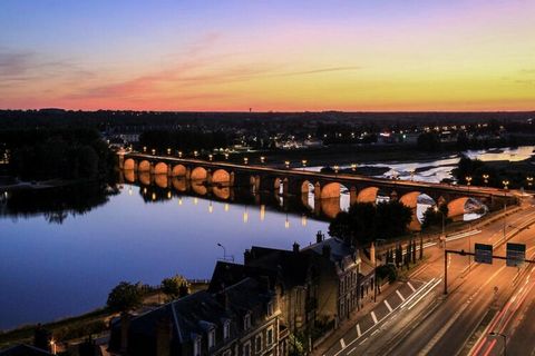 L'appartamento Petit Toit de Moulins è l'ideale per vedere la città da un'altra angolazione. Prendetevi il tempo e godetevi la vista panoramica di Moulins e dei suoi dintorni. L'appartamento, raggiungibile tramite ascensore, si trova al 9° e 10° pian...