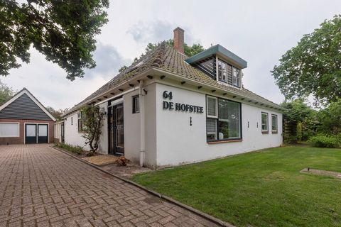 Dieses monumentale Bauernhaus ist die perfekte Gruppenunterkunft für die Familie. Mit diesem attraktiven Bauernhof als Ausgangspunkt erleben Sie aufgrund der fantastischen Lage nahe der Nordseeküste mit ihren wunderschönen Stränden und der Dünenlands...