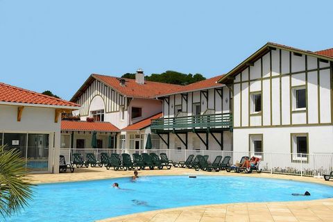 La residencia de vacaciones, que cuenta con un total de 69 apartamentos, ofrece numerosas oportunidades y actividades de ocio! El complejo está animado en julio y agosto, cuando también se ofrecen cursos deportivos y veladas de animación. Los demás m...