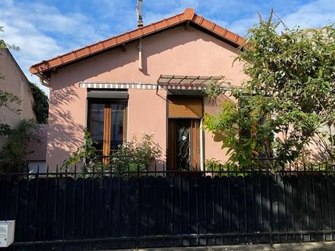 Choisy-le-Roi, Gondoles Nord, 94600, maison avec 3 chambres et garage. Georges De Sousa, votre conseiller en immobilier à le plaisir de vous présenter à Choisy-le-Roi, quartier des Gondoles nord, cette jolie maison de ville de 87 m2, (57 carrez). Sit...