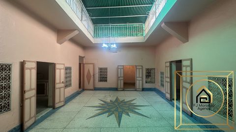 FJ Morocco Agency offers for sale this titled residential Riad, with a floor area of approximately 200 m² and a living area of 300 m², in one of the districts of the Medina of Marrakech, Bab Ghmat district, Ideally located, car access and close to th...