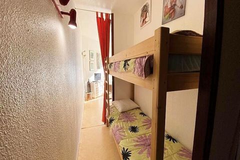 This cozy apartment offers a comfortable stay with a living room featuring 2 sofa beds, a bedroom with a double bed, and a cabin with 2 single bunk beds (ideal for children). It also includes a bathroom or shower and a separate WC. Pets are welcome f...