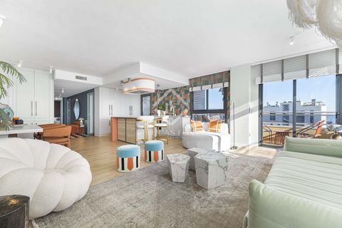 In the heart of Alicante's most sought-after neighbourhood, Pau 5, we find this newly renovated, 186-square-metre penthouse offering the perfect blend of luxury, comfort, and modern design. Originally a four-bedroom apartment, this elegant space now ...